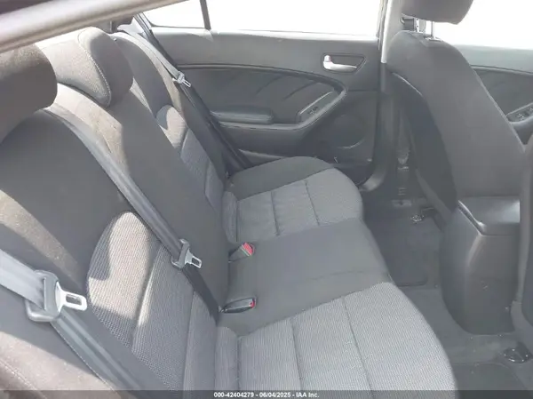3KPFK4A79HE015820 2017 KIA FORTE - Image 8