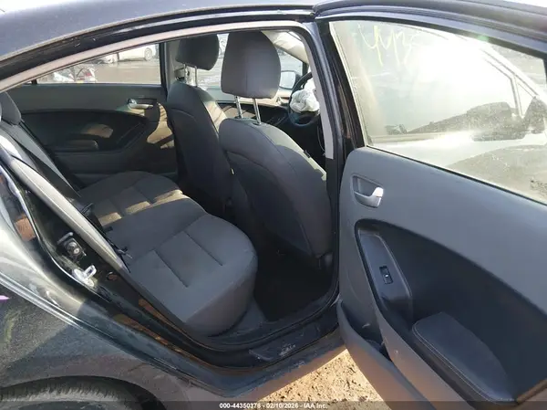3KPFK4A79HE017616 2017 KIA FORTE - Image 8