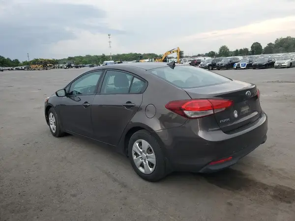 3KPFK4A79HE017924 2017 KIA FORTE - Image 2