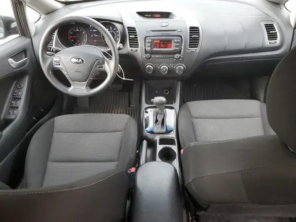 3KPFK4A79HE017924 2017 KIA FORTE - Image 8