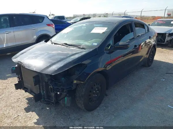 3KPFK4A79HE018538 2017 KIA FORTE - Image 2