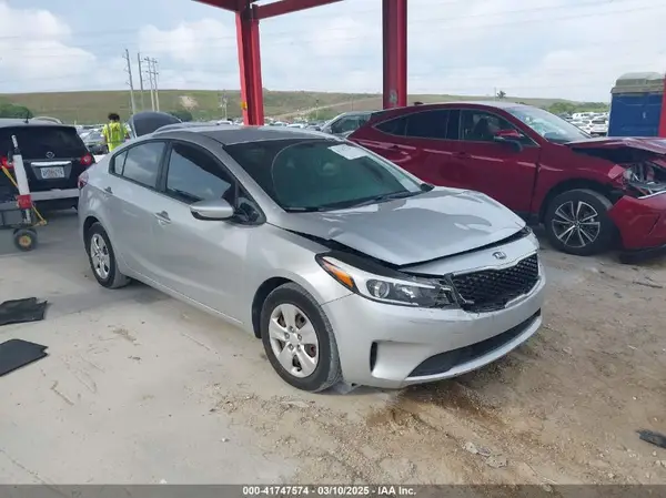 3KPFK4A79HE020614 2017 KIA FORTE - Image 1