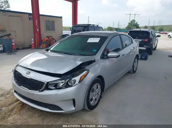 3KPFK4A79HE020614 2017 KIA FORTE - Image 2