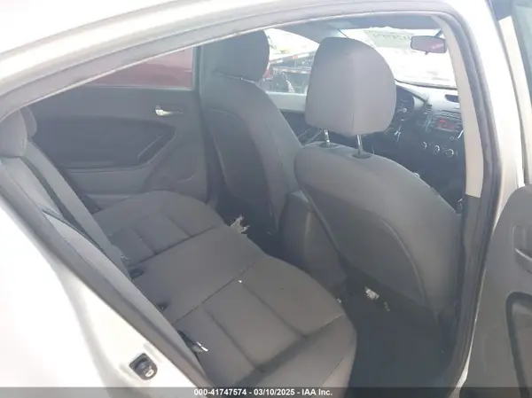 3KPFK4A79HE020614 2017 KIA FORTE - Image 8