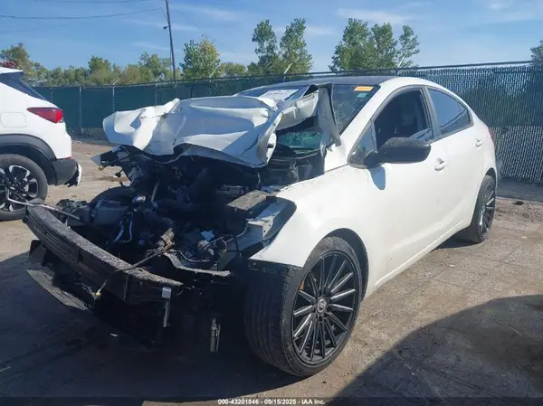 3KPFK4A79HE025750 2017 KIA FORTE - Image 2