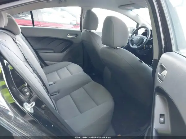 3KPFK4A79HE026347 2017 KIA FORTE - Image 8