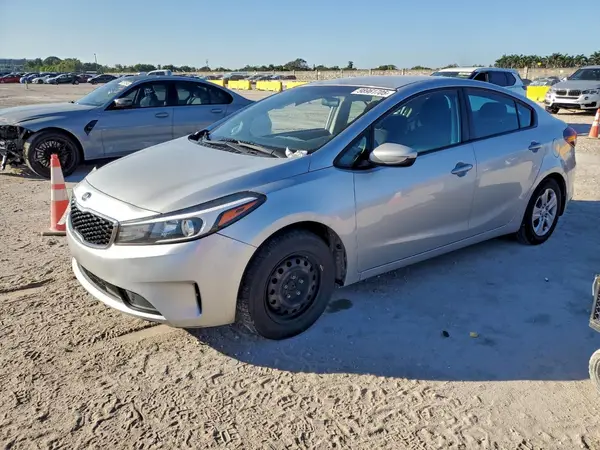 3KPFK4A79HE027580 2017 KIA FORTE - Image 1