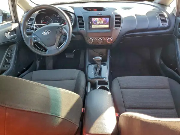 3KPFK4A79HE027580 2017 KIA FORTE - Image 8