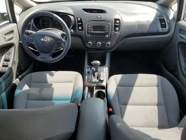 3KPFK4A79HE027613 2017 KIA FORTE - Image 8