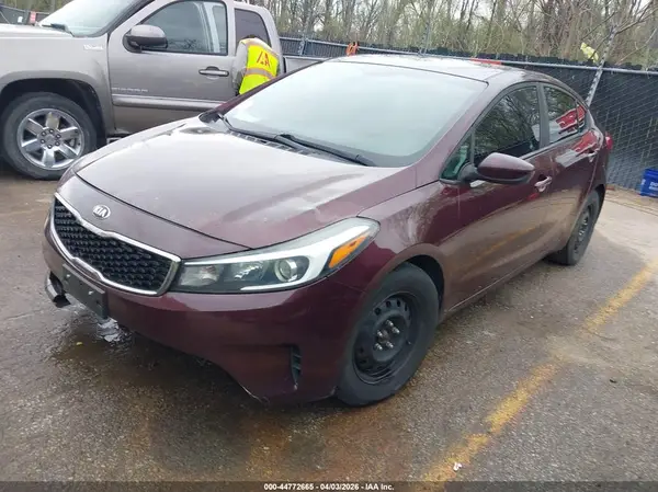 3KPFK4A79HE028132 2017 KIA FORTE - Image 2
