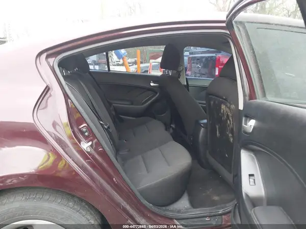 3KPFK4A79HE028132 2017 KIA FORTE - Image 8