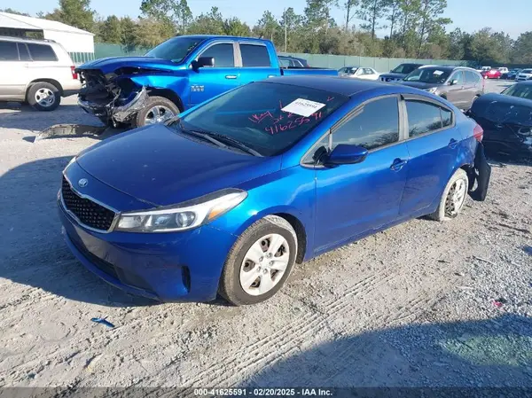 3KPFK4A79HE029023 2017 KIA FORTE - Image 2