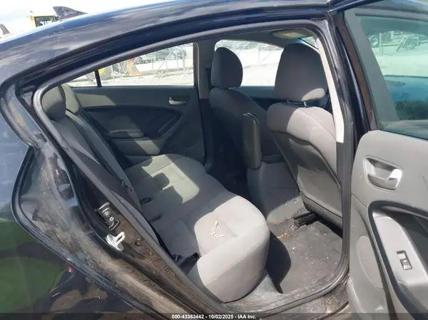 3KPFK4A79HE029183 2017 KIA FORTE - Image 8
