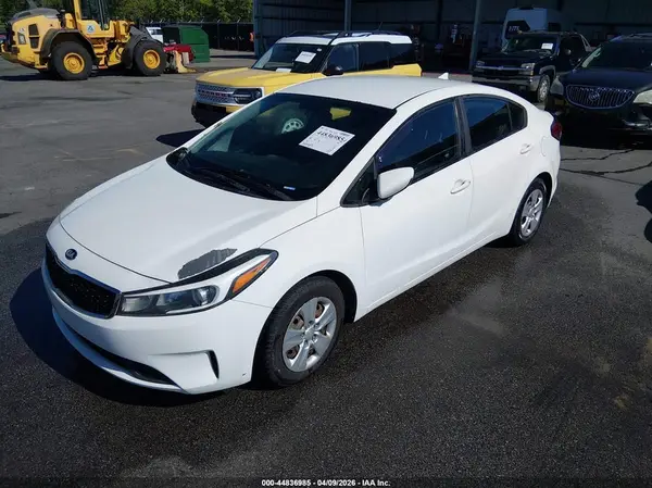 3KPFK4A79HE029801 2017 KIA FORTE - Image 2