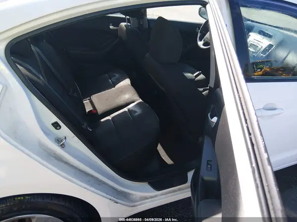 3KPFK4A79HE029801 2017 KIA FORTE - Image 8