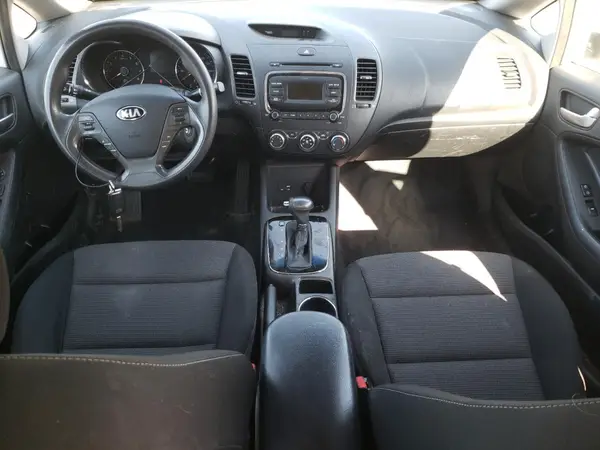 3KPFK4A79HE030401 2017 KIA FORTE - Image 8
