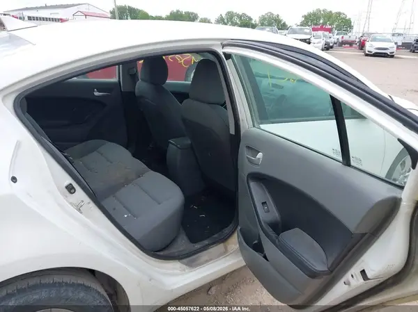 3KPFK4A79HE030849 2017 KIA FORTE - Image 8