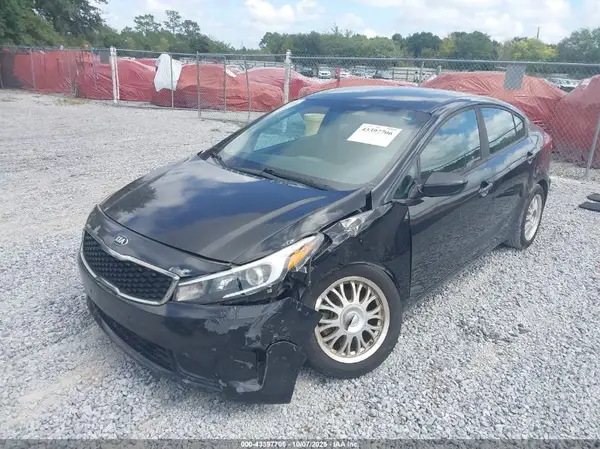 3KPFK4A79HE031032 2017 KIA FORTE - Image 2