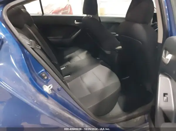 3KPFK4A79HE031631 2017 KIA FORTE - Image 8