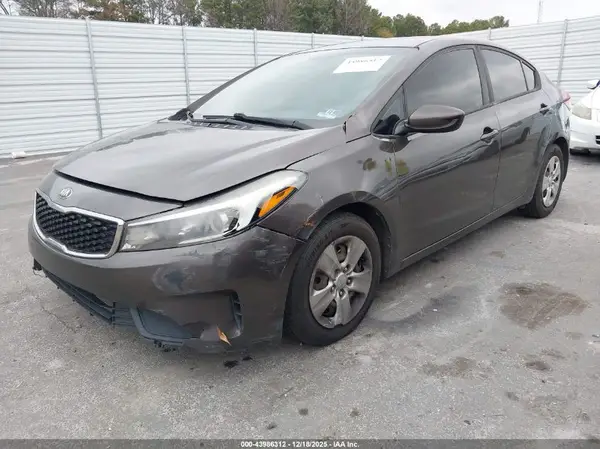 3KPFK4A79HE031841 2017 KIA FORTE - Image 2