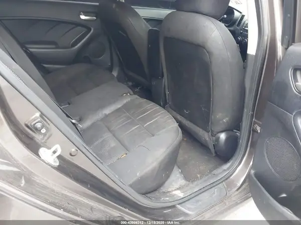 3KPFK4A79HE031841 2017 KIA FORTE - Image 8
