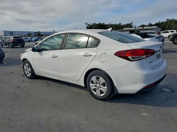 3KPFK4A79HE032374 2017 KIA FORTE - Image 2