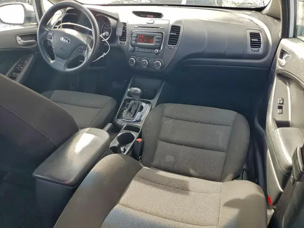 3KPFK4A79HE032374 2017 KIA FORTE - Image 8