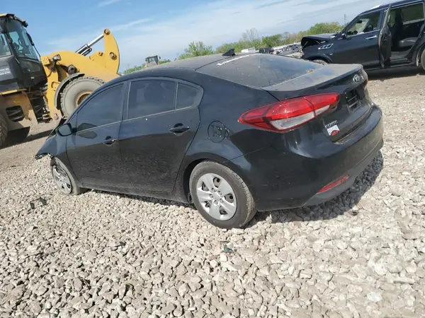 3KPFK4A79HE032410 2017 KIA FORTE - Image 2