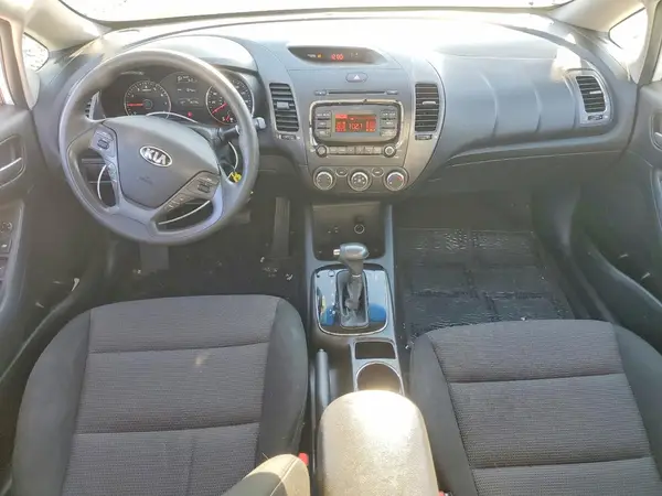 3KPFK4A79HE033590 2017 KIA FORTE - Image 8