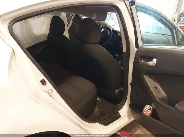 3KPFK4A79HE036666 2017 KIA FORTE - Image 8