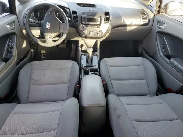 3KPFK4A79HE038272 2017 KIA FORTE - Image 8