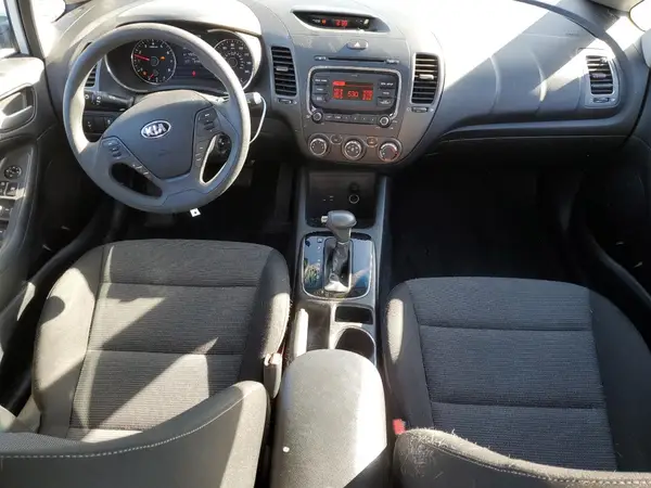 3KPFK4A79HE038935 2017 KIA FORTE - Image 8