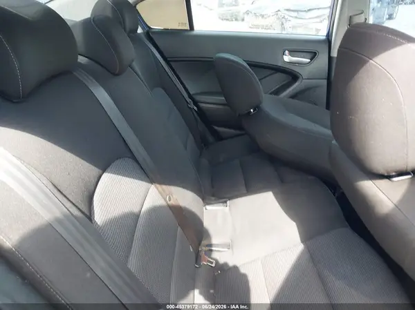 3KPFK4A79HE038949 2017 KIA FORTE - Image 8