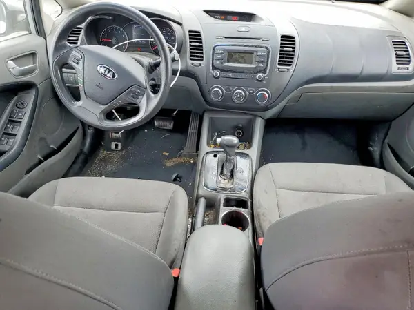 3KPFK4A79HE039017 2017 KIA FORTE - Image 8