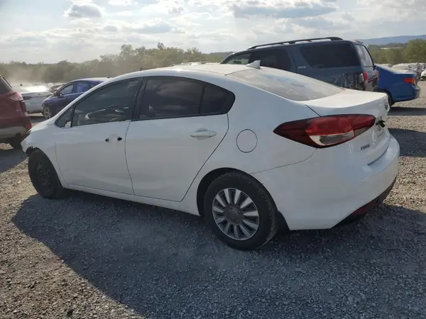 3KPFK4A79HE040135 2017 KIA FORTE - Image 2