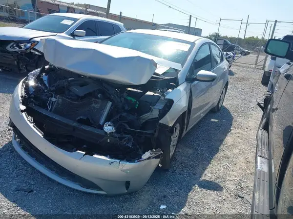 3KPFK4A79HE040717 2017 KIA FORTE - Image 2