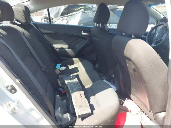 3KPFK4A79HE040717 2017 KIA FORTE - Image 8