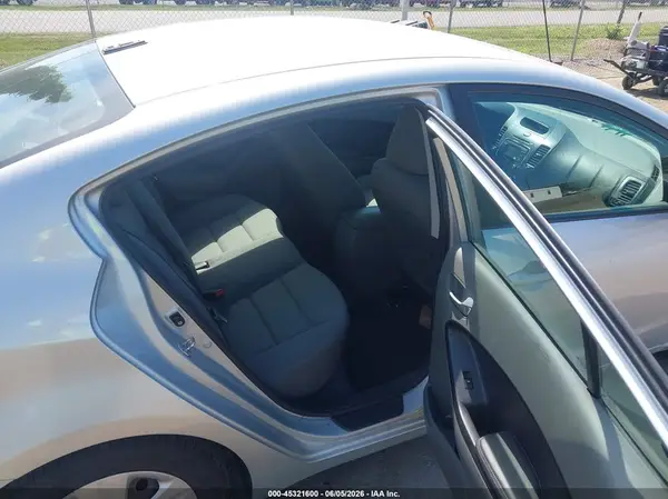 3KPFK4A79HE043066 2017 KIA FORTE - Image 8
