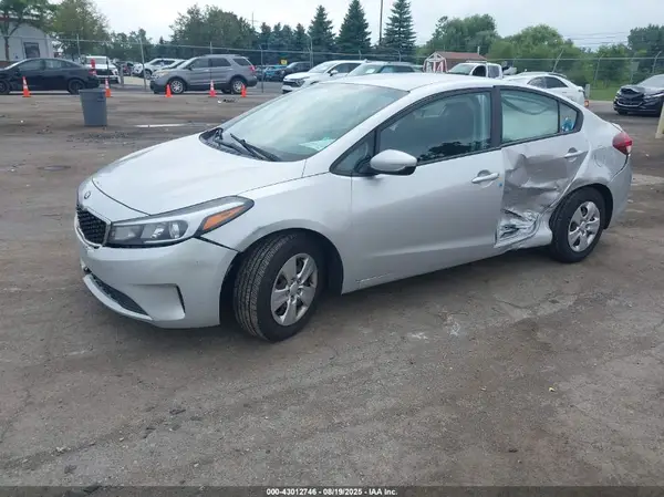3KPFK4A79HE043262 2017 KIA FORTE - Image 2