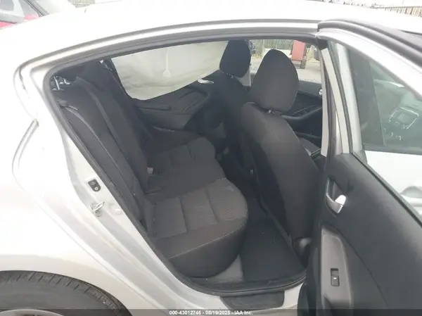 3KPFK4A79HE043262 2017 KIA FORTE - Image 8