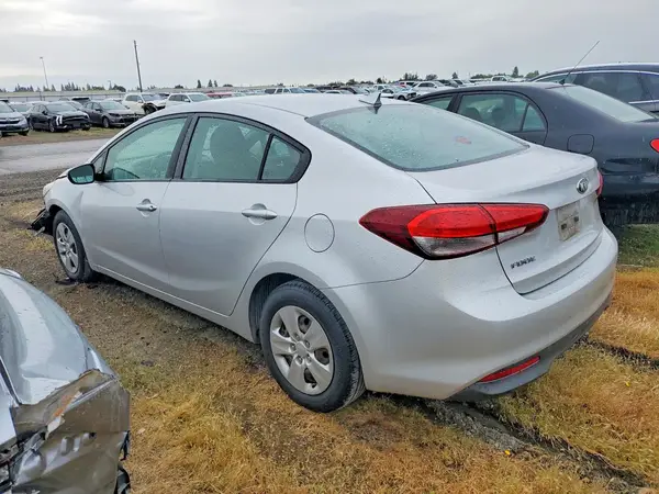 3KPFK4A79HE044203 2017 KIA FORTE - Image 2