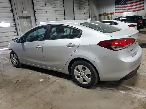 3KPFK4A79HE047795 2017 KIA FORTE - Image 2