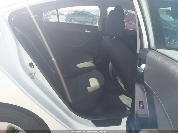 3KPFK4A79HE047814 2017 KIA FORTE - Image 8