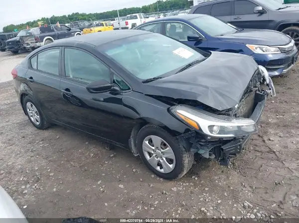 3KPFK4A79HE048560 2017 KIA FORTE - Image 1
