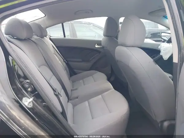 3KPFK4A79HE048560 2017 KIA FORTE - Image 8
