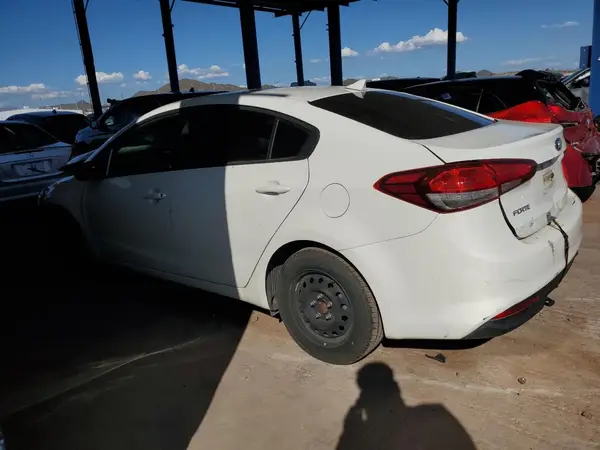 3KPFK4A79HE048641 2017 KIA FORTE - Image 2