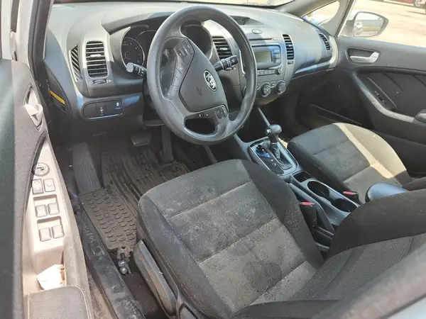 3KPFK4A79HE049398 2017 KIA FORTE - Image 8