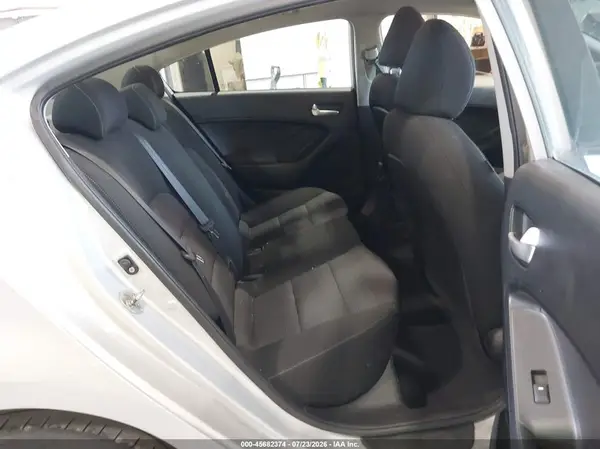 3KPFK4A79HE049983 2017 KIA FORTE - Image 8
