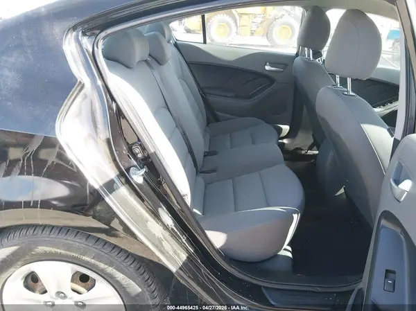 3KPFK4A79HE050065 2017 KIA FORTE - Image 8