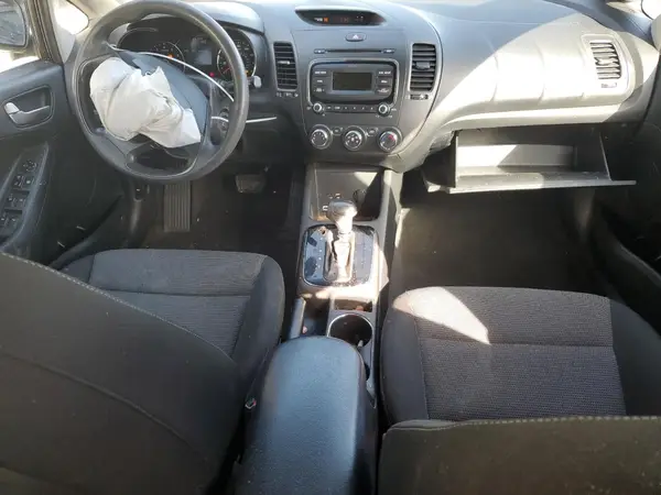 3KPFK4A79HE050177 2017 KIA FORTE - Image 8
